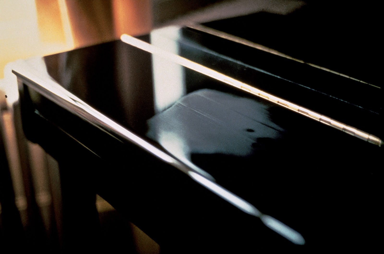 Gabriel Orozco, Breath on Piano (1991)