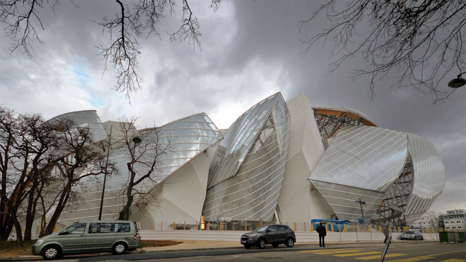 An Insider visit to the new Louis Vuitton Foundation — city